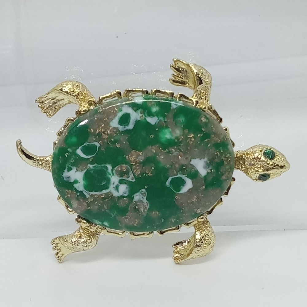 * vintage Gerrys gold tone Turtle green stone brooch pin